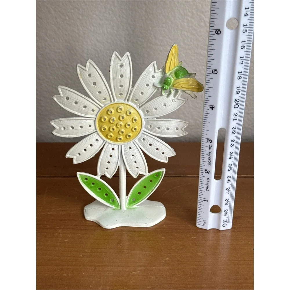 Vintage MCM Daisy and Bee Metal Pierced Earrings‎ Holder Revere USA